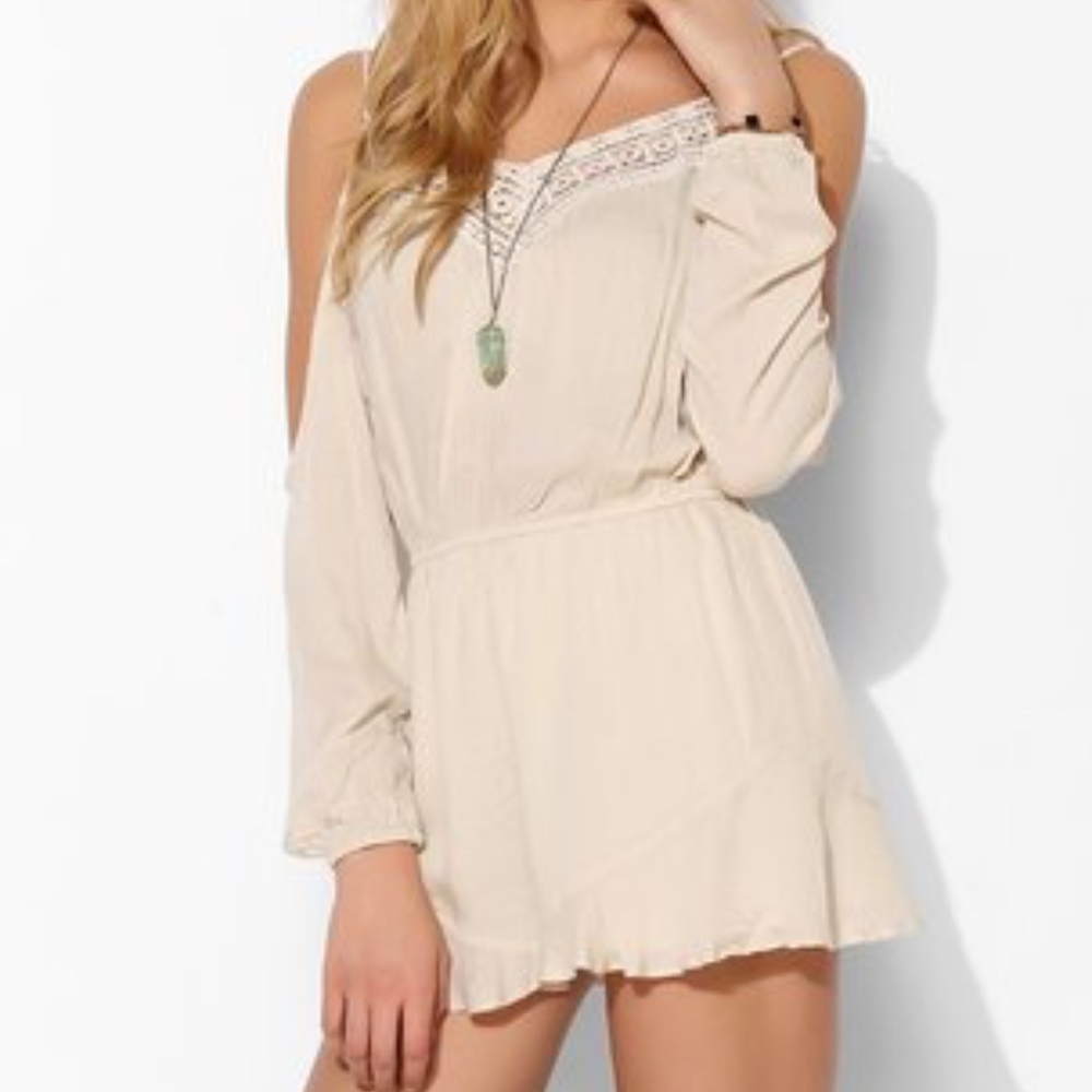 UO Ecote Cold Shoulder Cream Romper - Picture 3 of 6